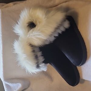 NWOT faux fur Eskimo boots